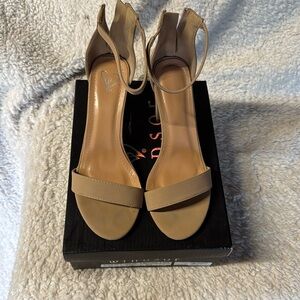 Windsor women, heel shoes, style Hannah color tan size 7